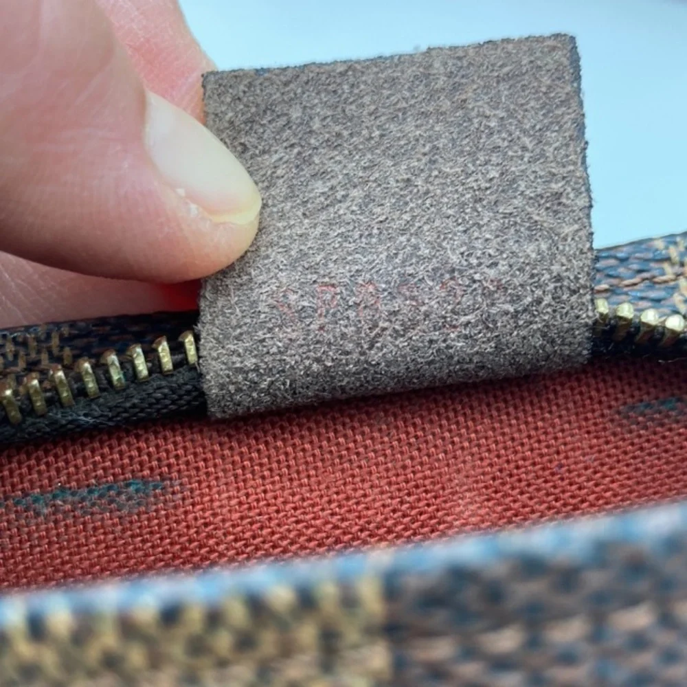 LOUIS VUITTON DAMIER EBENE MAKE UP POUCHETTE BAG